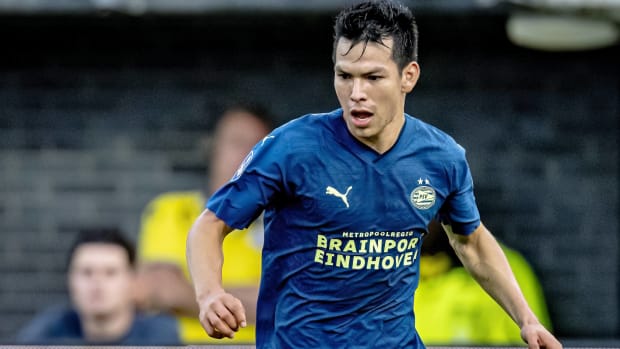 Chucky Lozano con el uniforme del PSV